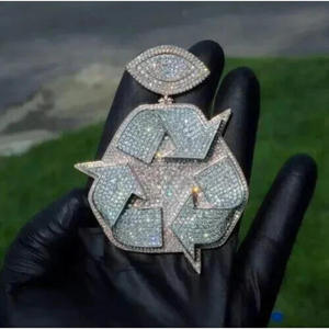 Pendentif en forme de signe de recyclage avec diamant de laboratoire taille brillant rond VVS, argent sterling 925, style hip-hop, cadeau unisexe - Product Image 3