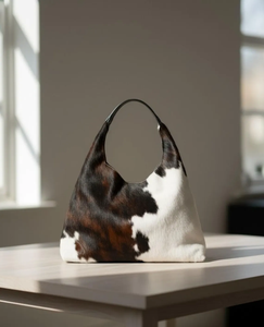 Bolso hobo de cuero vacuno con pelo para mujer |   Bolso de Hombro Estilo Western Hecho a Mano - Product Image 1