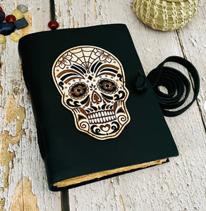 Journal en cuir vintage : Carnet des Ombres Crâne, Papier antique (7x5 pouces) - Product Image 1