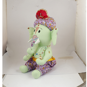 Peluche Ganesh Verte à Vendre, Poupée Artisanale Douce du Dieu Éléphant avec Robe Florale Violette, Vente en Gros - Product Image 2
