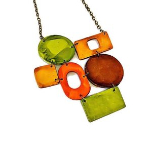 Collier en résine élégant fait à la main de qualité supérieure pour femmes, accessoire de mode en cristal avec pendentif, bijoux - Product Image 1