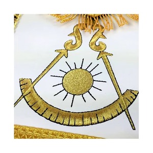 ผ้ากันเปื้อนพิธีกรรมฟรีเมสันสีน้ำเงินรอยัล พร้อมขอบลูกไม้สีทองและพู่ห้อยโลหะสีทอง รุ่น MAP-0017 - Product Image 6