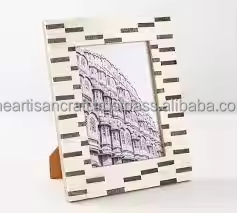 Cadre photo incrusté d'os en résine colorée Design personnalisé Art décoratif pour la maison Fabriqué à la main par un artisan - Product Image 3