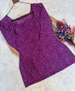 Salwar Kameez en coton violet imprimé Bandhej pour femme, coupe classique, longueur au sol, style Inde Pakistan, tenue de fête, séchage rapide - Product Image 4