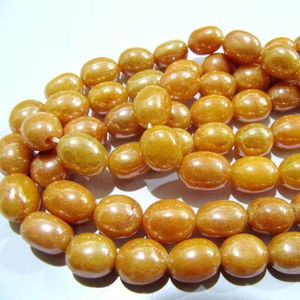 Perles ovales en quartz mystique teinté jaune, revêtement saphir, brin de 8 pouces - Product Image 1