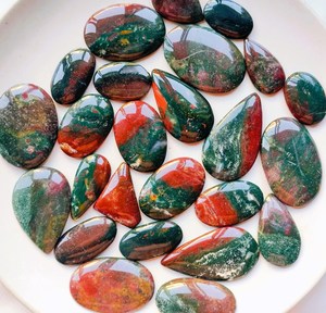 Cabochon de Bloodstone Massif Vert Rouge Pierre Naturelle Gemme en Gros Formes Mixtes Polies Pierres de Bloodstone en Vrac - Product Image 2