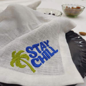 Serviettes en tissu brodées sur mesure avec motif palmier, style monogramme, réutilisables, décoration de table pour anniversaires, mariages, fêtes et événements - Product Image 1