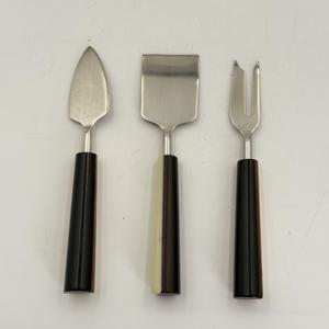 Ensemble élégant de couteaux à fromage avec manches en résine, lames en acier inoxydable de qualité supérieure pour couper, trancher et une présentation de table raffinée - Product Image 1
