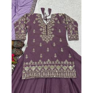 Ensemble de lehenga pour femmes de créateurs, pour les occasions spéciales, avec broderie et travail de sequins, haut et bas, styles variés - Product Image 5