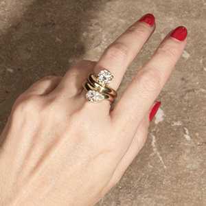 Anillo Ondulado Curvo con Diamante Cultivado en Laboratorio Corte Pera de 1.5 Quilates, Oro Sólido de 14k/18k, Banda de Boda Asimétrica con Contorno de Lágrima, Fabricación - Product Image 2