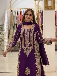 Ensemble Salwar Kameez Moderne en Soie Brodé Violet pour Femme, Tenue Longue Kurta Palazzo avec Châle pour Fête et Mariage - Product Image 5