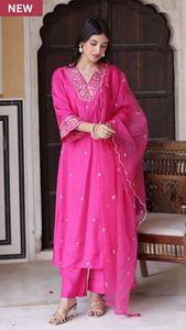 ชุดคุर्ติทรงบานสีชมพูผ้าชานเดรีวิสโคสปักลายสำหรับผู้หญิงรุ่นล่าสุด พร้อมกางเกงผ้าชานเดรีวิสโคสและผ้าคลุมไหล่ปักลาย - Product Image 2