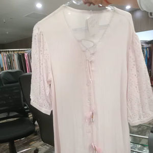 Vestido Kurti de Verano Boho de Algodón Rosa Elástico con Encaje Calado, Ajuste Holgado, Estilo Casual para Resort, con Cuello de Cordones y Bordado Sólido, Colección 2026 - Product Image 1