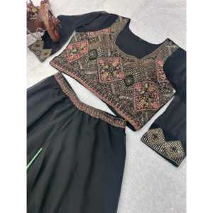 Ensemble de vêtements de fête pour femmes de créateur Choli-Plazzo et Beautiful Koti - Product Image 5