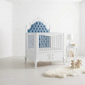 Lit bébé sculpté en acajou, mobilier de chambre d'enfant fait main d'Indonésie AQM600 - Product Image 3
