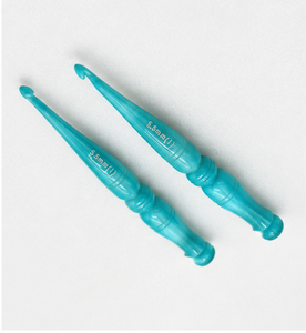 Imperial Crafted Home Resin <b>Crochet</b> <b>Hook</b> Set Handcrafted Artistic Hand Painted Yarn Weaving Tools Round 18cm 2mm - Product Image 3