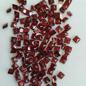 โกเมนสีแดงธรรมชาติ 6 มม. ทรงสี่เหลี่ยมเจ้าหญิงคัท คุณภาพดีที่สุด พลอยเม็ดเดี่ยวสำหรับทำเครื่องประดับ - Product Image 2