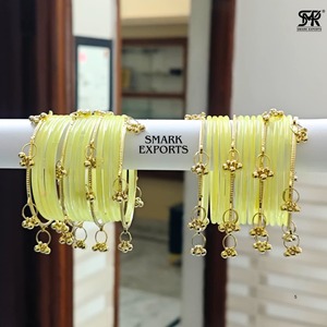 Ensemble de bracelets en verre de 2 mm style Kashmiri, plaqué or Ghungru, 32 pièces, bijoux traditionnels indiens Chudi pour femmes, ensemble de mariée pour toutes les occasions - Product Image 6