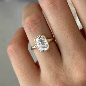 Bague solitaire en or 18K 14K avec diamant de laboratoire taille coussin allongée, sertie en clos à double sangle, style Art Déco, pour fiançailles et mariage, 2.5ct - Product Image 5