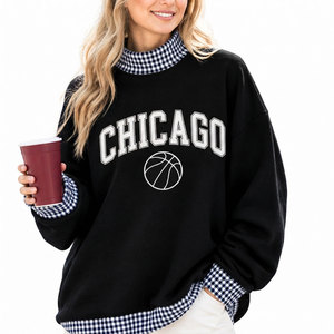 เสื้อสเวตเชิ้ตคอกลมพิมพ์ลายตัวอักษร Chicago Basketball สำหรับผู้หญิง ทรงโอเวอร์ไซส์ สีดำ คอปกแบบลายสก็อต เสื้อพูลโอเวอร์สำหรับฤดูใบไม้ร่วง พร้อมโลโก้แบบกำหนดเอง - Product Image 1