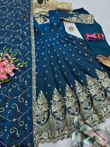 Elegant Indian Pakistani Set Embroidered Anarkali Salwar Kameez Long Coat Lehenga Outfit for Wedding Party - Product Image 2