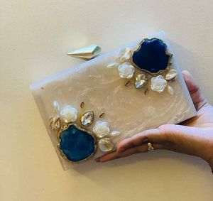 Sac à main en résine fait main au design artistique unique, sac à main élégant et tendance pour femmes et jeunes filles, sac décoratif et original pour les soirées - Product Image 5