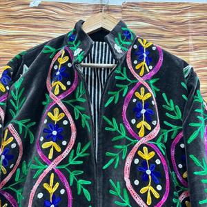 เสื้อแจ็คเก็ตกำมะหยี่ปักมือสำหรับผู้หญิง สไตล์โบโฮลายดอกไม้ เสื้อคลุมสไตล์ชาติพันธุ์ เสื้อคลุมงานฝีมือ - Product Image 3
