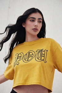 เสื้อยืดครอปท็อปผู้หญิง สีมัสตาร์ด คอกลม แขนสั้น พิมพ์ลายตัวอักษร ทรงหลวม สไตล์ลำลอง ผ้าฝ้ายเจอร์ซีย์ 100% สไตล์ฤดูใบไม้ผลิและฤดูร้อน - Product Image 6