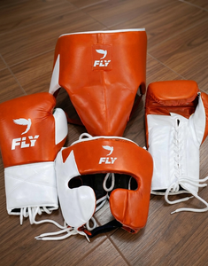 Set de Guantes de Boxeo MMA Fly Superlace, Cuero Vacuno Personalizado, Antideslizantes, Transpirables, Protector de Cabeza y Protector Inguinal, Naranja y Blanco - Product Image 1