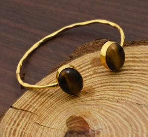 Brazalete chapado en oro de 18k martillado con ojo de tigre |   Brazalete de Joyería con Piedras Preciosas Naturales Únicas - Product Image 6