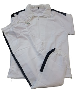 Conjunto Deportivo Unisex de Alta Calidad Personalizable con Logotipo y Diseño Único - Product Image 1