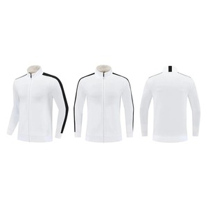 Survêtement unisexe en polaire conçu pour un confort douillet et un confort quotidien, avec un tissu doux, une coupe décontractée et un style moderne. - Product Image 4