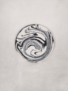 แผ่นรองจานหินอาเกตสีน้ำเงินหรูหราเป็นมิตรกับสิ่งแวดล้อมพร้อมลายเงิน/ทอง ขายส่ง |   แผ่นรองจานหินทรงกลมขนาด 300 มม. จากอินเดีย - Product Image 4