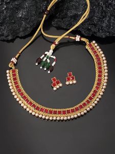 Parure Collier, Boucles d'Oreilles et Coiffe Plaqué Or avec Zircon, Perles d'Imitation, Micro-Incrustations Taille Brillante, Design Vintage, Bijoux pour Femme - Product Image 3