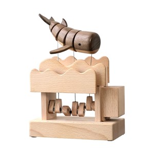 Escultura de ballena de madera de teca hecha a mano - Figura de madera única - Venta al por mayor - Product Image 1