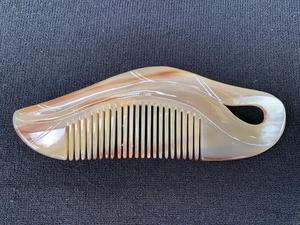 Peine de Cuerno de Vaca Hecho a Mano, Forma Natural, Moderno y Ecológico, Suave y Pulido, Antiencrespamiento, Desenredante para Cabello Grueso, Rizado y Liso - Product Image 5