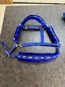 Conjunto de Cabestro para Caballo Acolchado con Piel Sintética Azul Premium y Correa a Juego |   Cabestro Ajustable de Nailon para Caballo con Forro de Felpa Suave - Product Image 3
