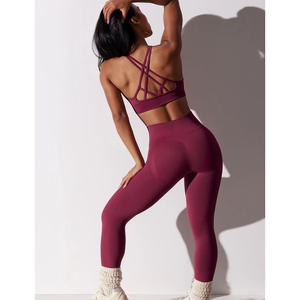 Fabricante de Conjuntos de Yoga Personalizados, Leggings y Sujetador Deportivo de Poliéster y Spandex con Diseño Personalizado, Logotipo y Bajo MOQ - Product Image 4