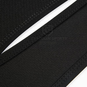 Ensemble de cyclisme pour homme avec logo personnalisé, maillot à manches courtes et short à bretelles rembourrés avec un design géométrique dégradé rouge pour le cyclisme sur route - Product Image 3