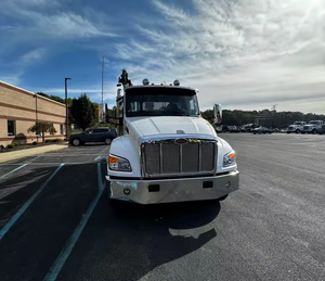 Precio con Descuento 2023 para Camiones Mecánicos/de Servicio Usados Peterbilt 536 RHD/LHD, Listos para Enviar - Product Image 3