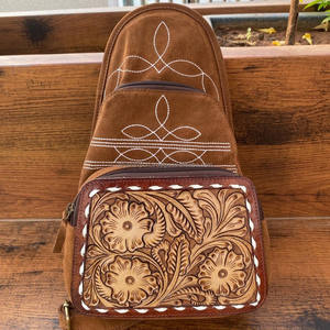 Boot Stitch Hand-tooled Tan Suede Leather Chest Bag con mochila Western Genuine Leather Floral Crossbody Sling Bags para mujer - Product Image 3