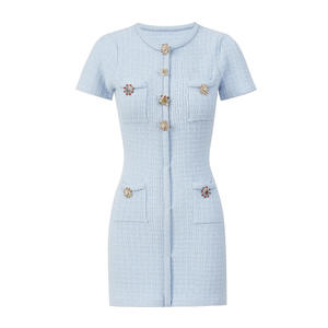Elegante Vestido Polo de Golf y Tenis para Mujer - Bordes a Rayas en Contraste - Vestido Deportivo Transpirable de Verano con Logotipo Personalizado - Product Image 1
