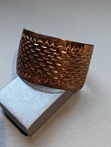 Mancuernillas Antiguas y de Cobre Diseñadas por Artesanos y Accesorios de Moda de Cristal con Diseño Detallado - Product Image 3