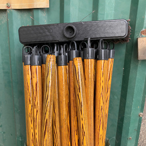 Juego de Escoba y Recogedor GMEX con Mango Largo de 120 cm, Combo de Limpieza de Pisos, Mango de Madera de Eucalipto, Cabezal de PVC Resistente, Multiusos para el Hogar - Product Image 1