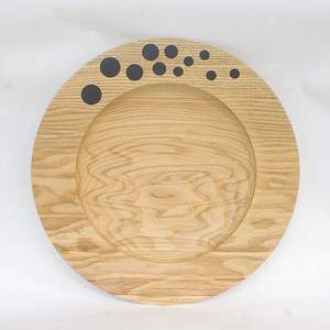 Assiette de service en bois finition naturelle, idéale pour la vaisselle de restaurant élégante et comme plateau de service raffiné - Product Image 6