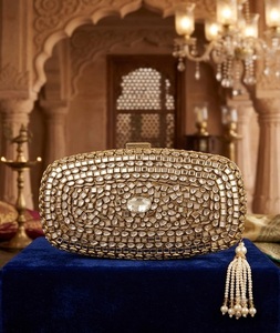 Bolso de mano tipo clutch Kundan con cuentas, grabado en relieve, con cadena de metal chapada en oro, hecho a mano, para bodas, eventos al aire libre, personalizado. - Product Image 1