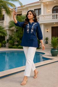 Ensemble décontracté pour femmes, haut en coton bleu brodé avec pantalon blanc, coupe ample, style Inde Pakistan, à porter toute l'année - Product Image 3