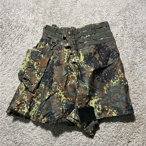 2026 Kilt utilitaire camouflage gris pour homme, avec poches cargo, plissé, pour le travail, à fermeture à boucle et boutons-pression - Product Image 1