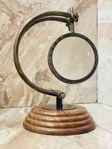 Lupa de Escritorio Vintage con Base de Madera y Soporte de Latón Ajustable para Oficina y Lectura - Product Image 2