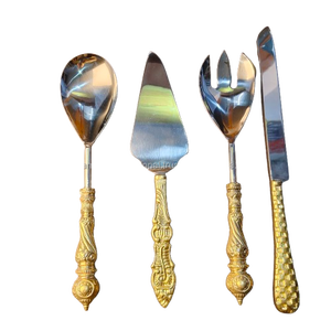 Ensemble d'ustensiles de service gravés à l'ancienne, inspiré de l'époque victorienne, avec manche doré, pelle à gâteau professionnelle, serveurs à salade et couteaux de chef - Product Image 1